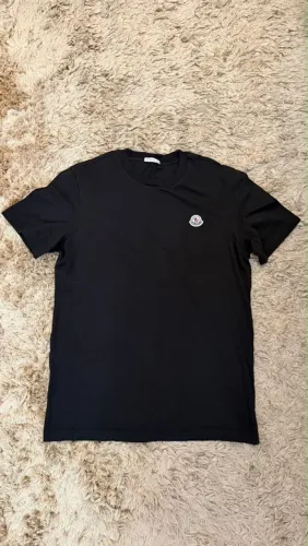 Camiseta preta moncler