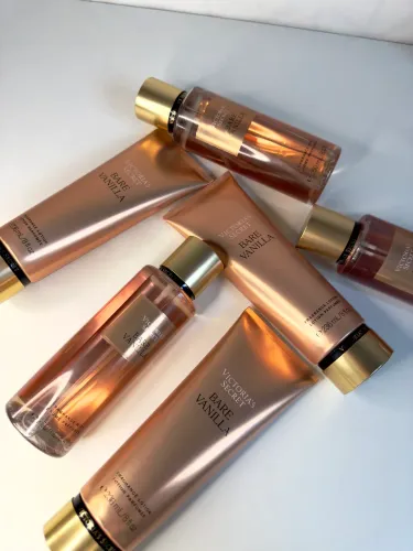 Kit Victoria?s Secret
