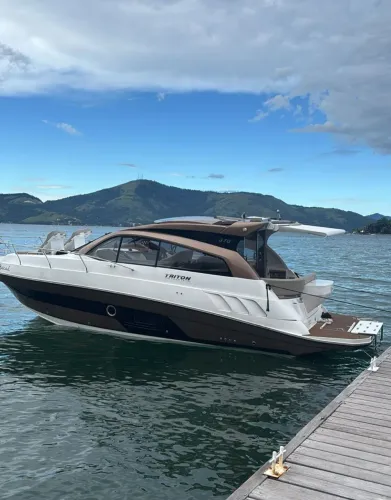Lancha 37 pés ht - TRITON 370 (n Phantom/ n NX)