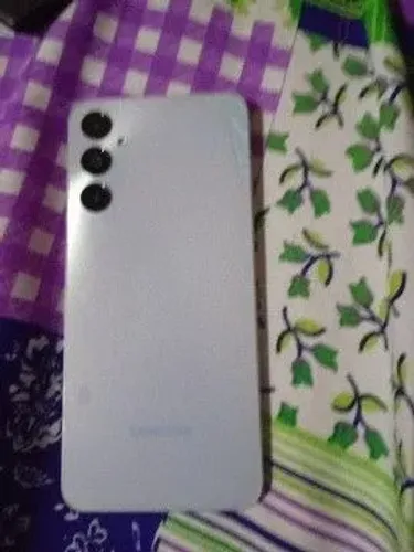 Vende se um celular