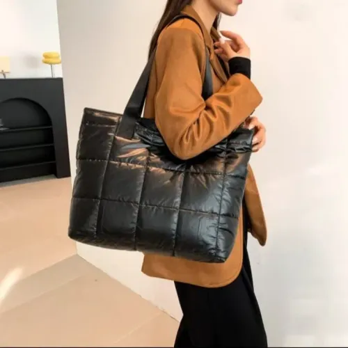 Bolsa feminina transversal estilosa em xadrez