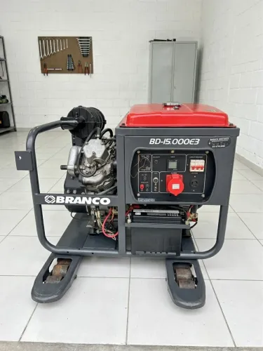Grupo gerador 14 kVA manual motor branco