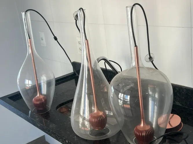 Pendentes taças de vinho
