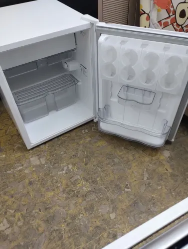 Frigobar Consul 76 litros semi-novo 