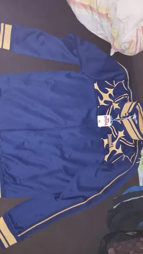 Casaco e calça novos, com etiqueta. Modelo exclusivo.