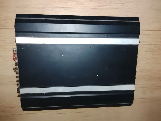 Vendo caixa de som pra carro super potente com um módulo potente só fãser alguns reajuste 