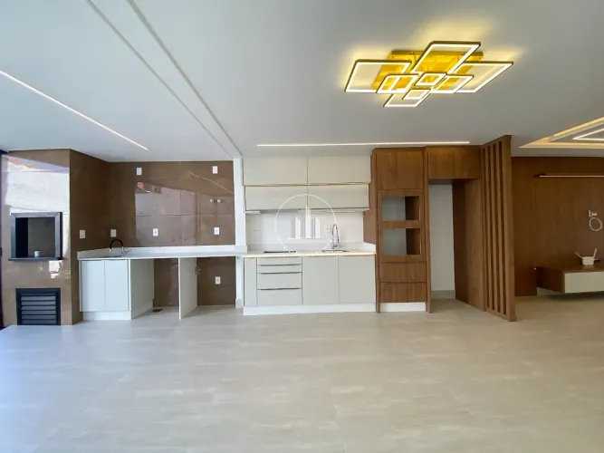 Casa mobiliada com 3 suítes com 186m² - São José SC