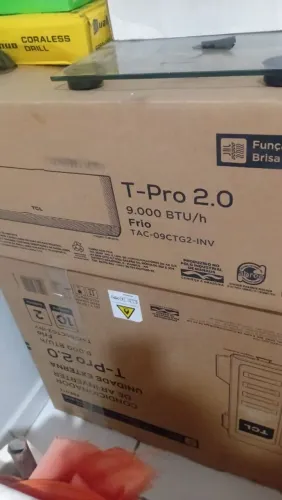 Ar-condicionado split 9 mil btu nunca usado ainda na caixa por 2000 mil reais.