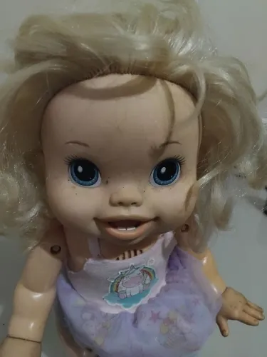Boneca importada baby alive. 