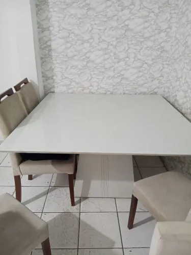 Mesa de madeira Branca c/ vidro