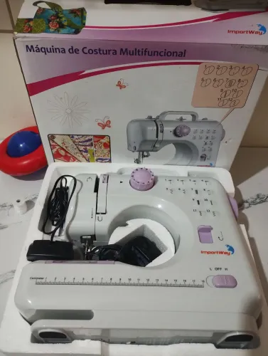 Máquina de costura multifuncional portátil