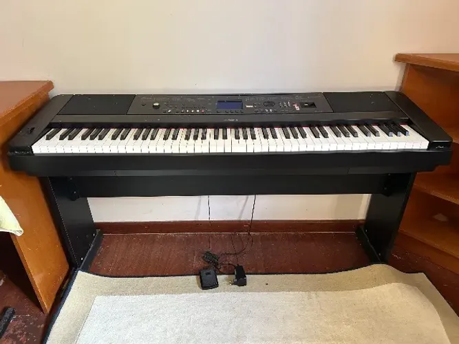 Piano Yamaha DGX 660