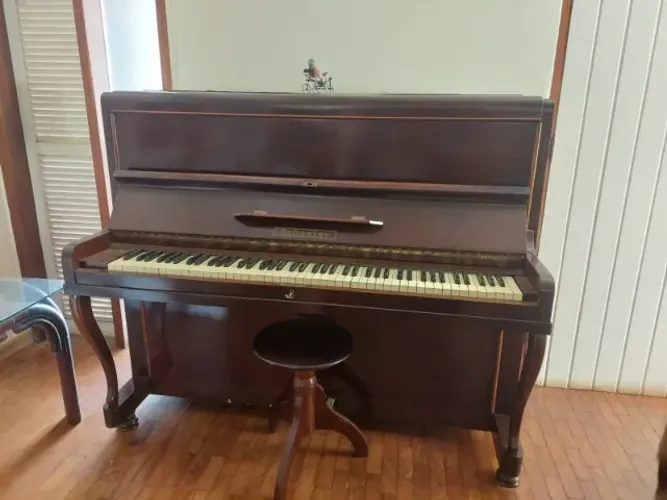 Piano vertical M. Schwartzmann - Linha Schanley