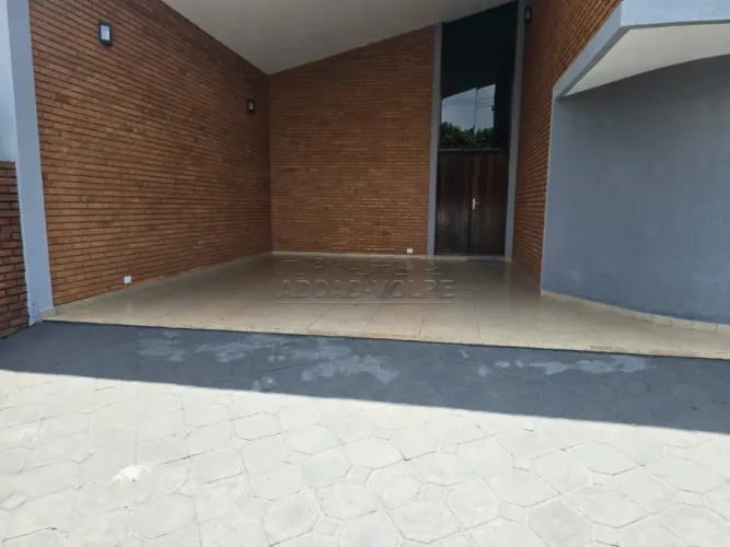 Casa sobrado no Jardim América próximo à Av. Getúlio Vargas