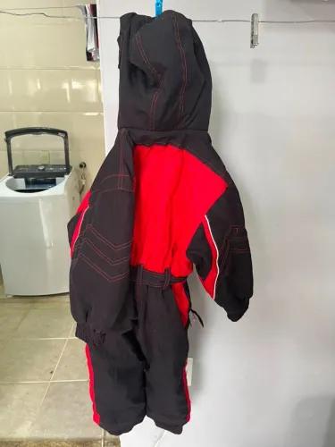 Macacão infantil para neve impermeável - Roupa para criança - Pouco usada