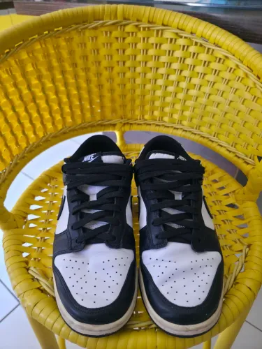 Tênis Nike Dunk panda.