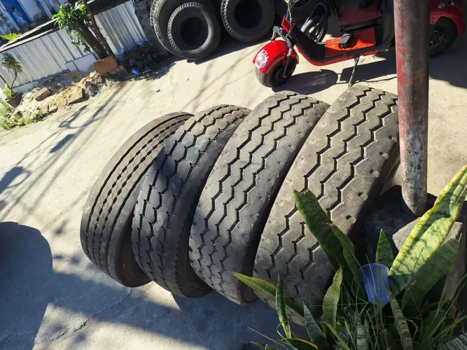 4 pneus 295/80/225 Goodyear e Pirelli