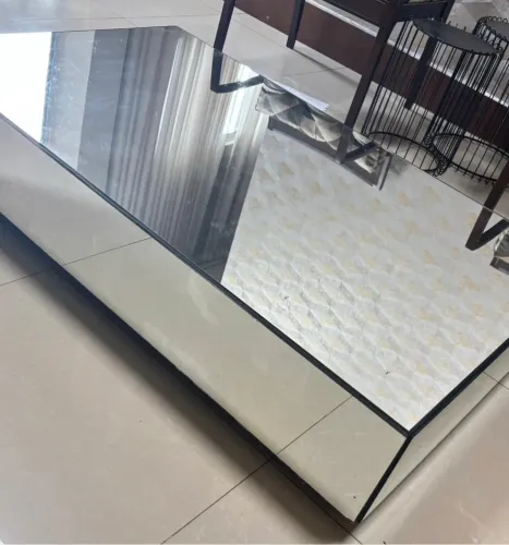 Mesa de centro espelhada