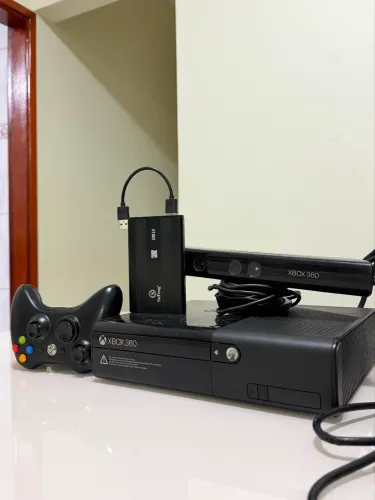Xbox 360 desbloqueado + 73 jogos + 1 Kinect + 1 controle original