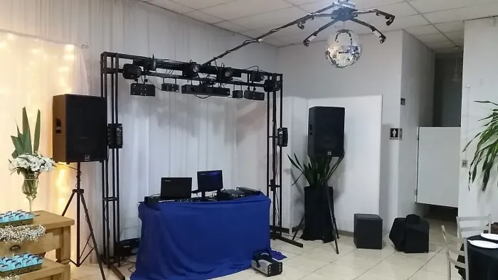 DJ Leo *