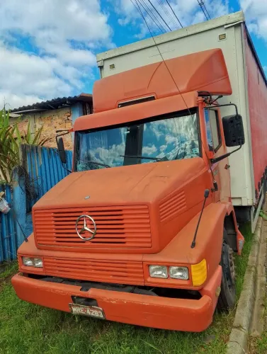 caminhão Mercedes-Benz modelo "bicudo"1418