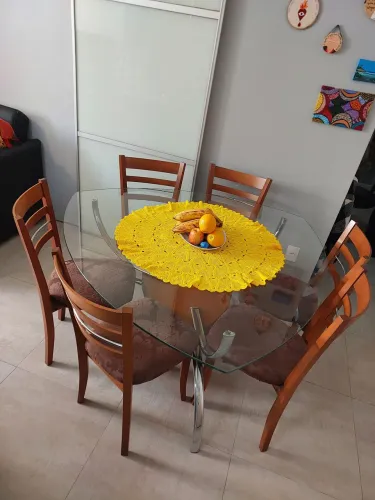 Mesa de jantar com 6 cadeiras 