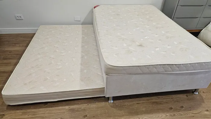 Cama de 1,20m + cama auxiliar