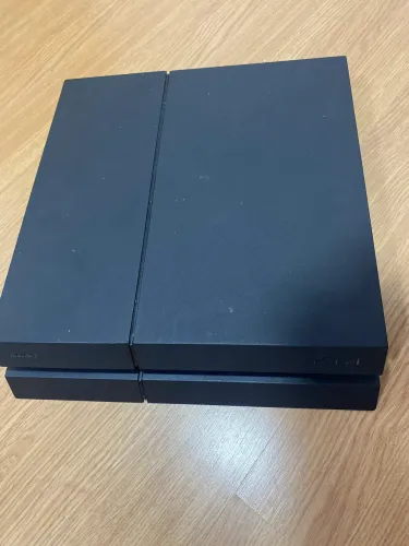 Vende-se PlayStation 4