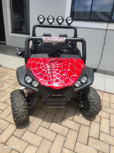 Carro elétrico 4x4 