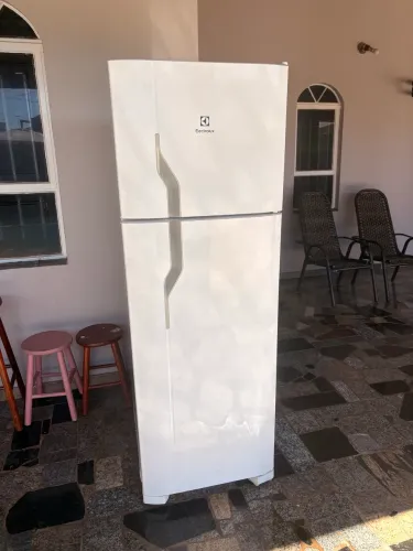 Vende-se geladeira Electrolux 362 litros