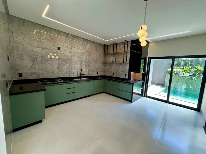 Casa à venda no Jardins Bolonha em Senador Canedo com Armários na Cozinha e Suíte do Casal