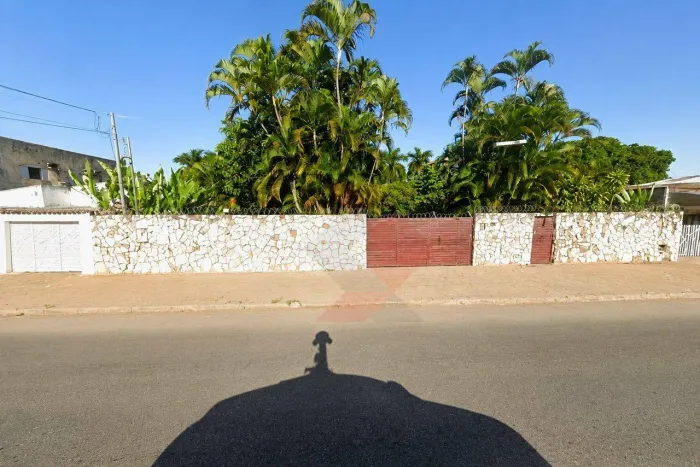 Casa com 6 quartos para alugar, 840 m² - Setor Coimbra - Goiânia/GO