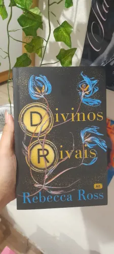 Livro divinos rivais de Rebecca ross
