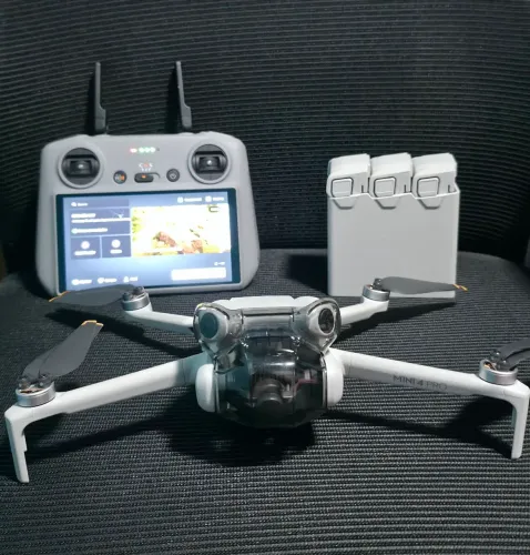 Drone DJI Mini 4 Pro Fly More Combo DJI RC 2 Com tela<br>(Com tela
