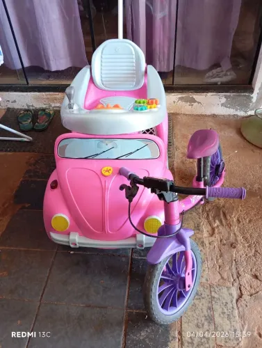 Carrinho e bicicleta