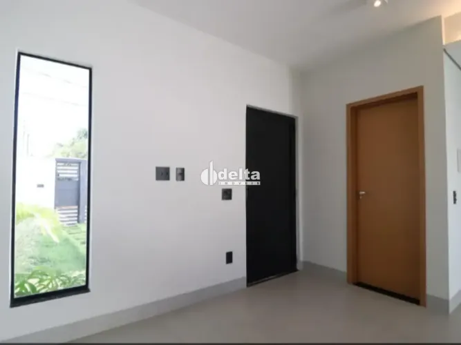 Casa residencial com 2 suítes disponível para locação e venda no bairro Shopping Park em U