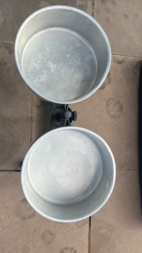 Comedouro para cães de grande porte com regulagem de altura