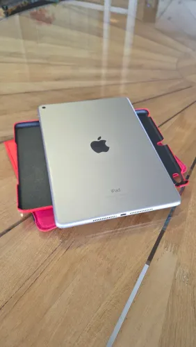 Tablet iPad Apple Air 2 16gb 9,7 Pol 4g Wifi Câmera Cinza Cinza (Usado)