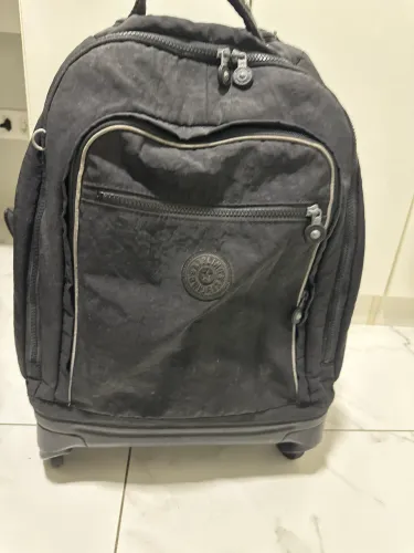 Vende-se bolsa preta carrinho/costas kipling