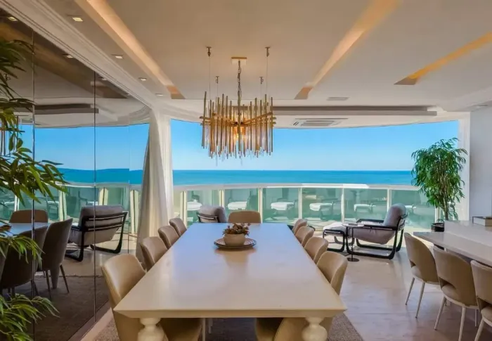 Cobertura duplex frente mar à venda em Balneário Camboriú