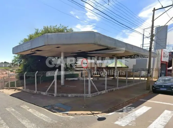 Excelente esquina na Avenida São Carlos