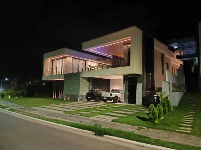 Casa luxuosa no condomínio mais desejado de Vila Velha, 3 suítes, lazer privativo, 2 vagas