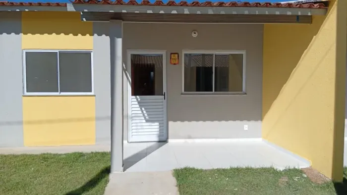 CASA EM CONDOMÍNIO FECHADO 