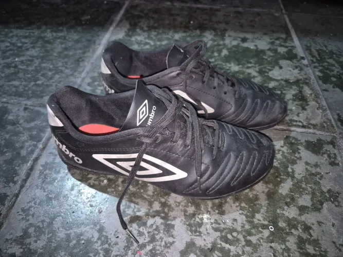 Chuteira Umbro Society 