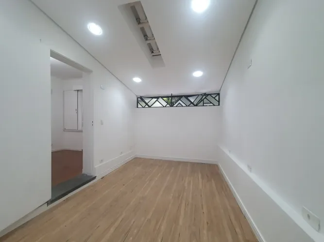 Sobrado com Sacada e Salas Integradas Pronto para Morar ou Trabalhar