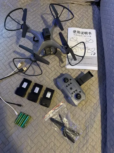 drone de entrada tipo KY101 / E88 - WiFi, controle com suporte de celular, 3 baterias.