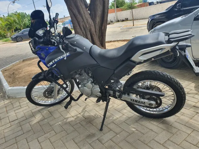 Tenere 250, revisada e muito bem conservada.