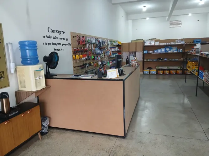 Loja de materiais elétricos, ferramentas, tintas, Hidráulica.