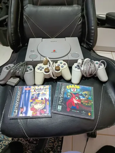Ps1 fat + 3 controles + 2 jogos 