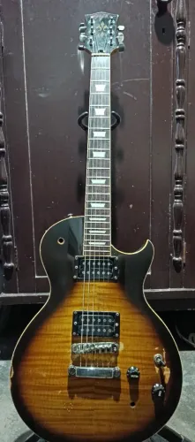 Guitarra Golden Les Paul anos 2000